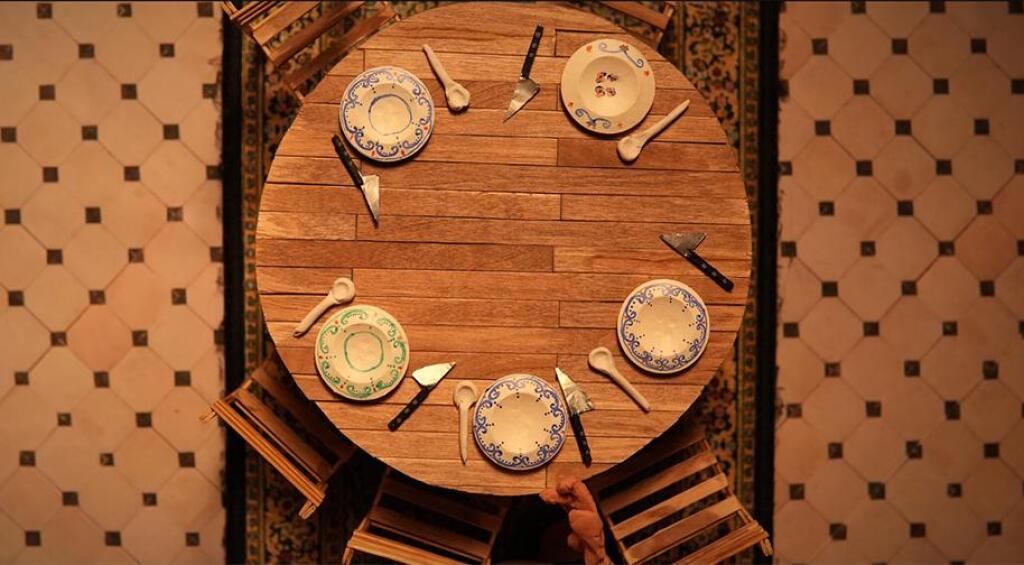 Aile Yemeği / Yıkım İçin İştah