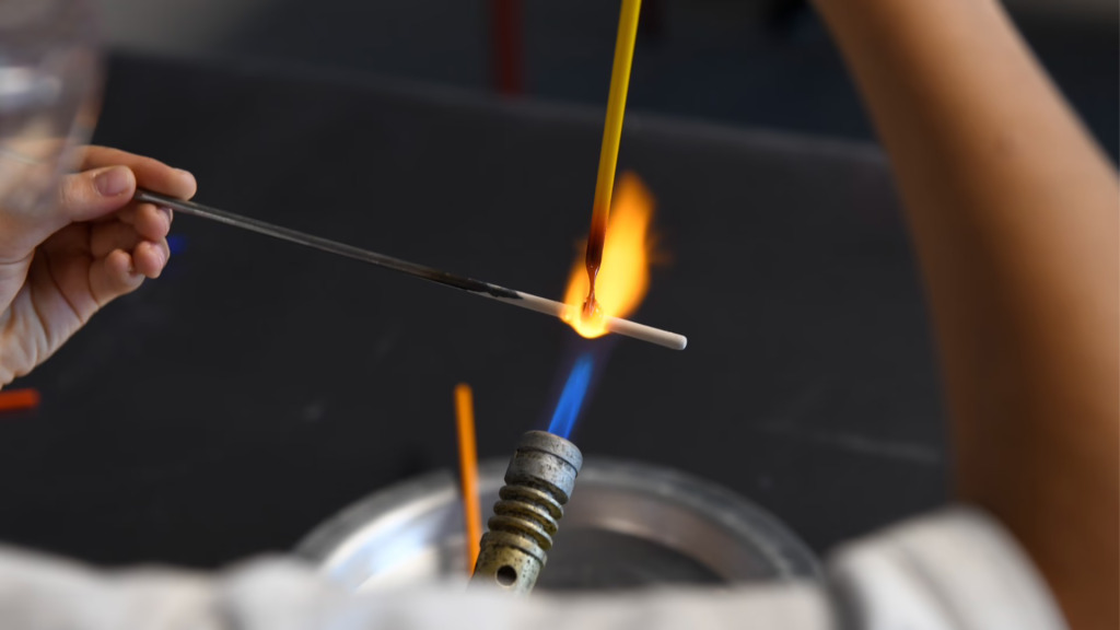 Ateşle Şekillenen Cam