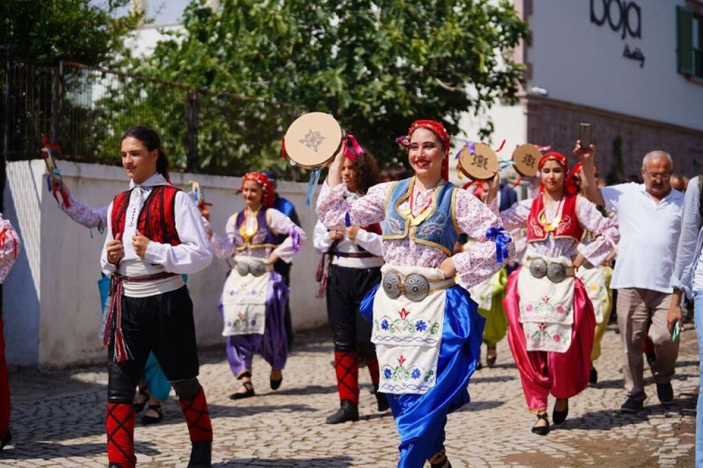 Ayvalık Küçükköy Teferiç Şenlikleri