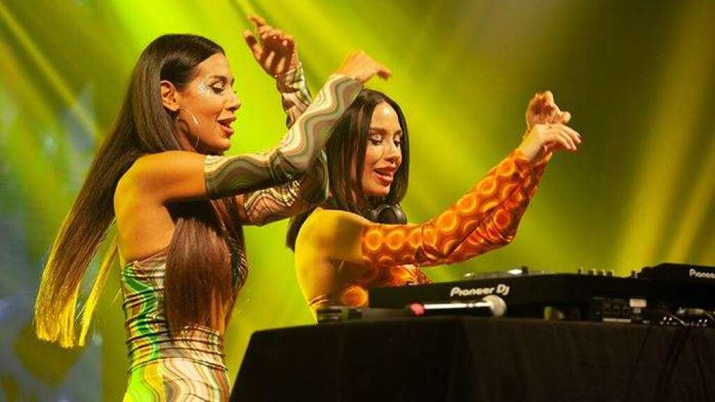 Blind Kayıkhane Sessions: THE SISTERS 90's 2000's POP GECESİ