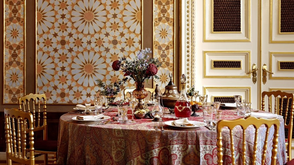 Boğaz'da Altın Kızlar'la Fasıl Eşliğinde İftar