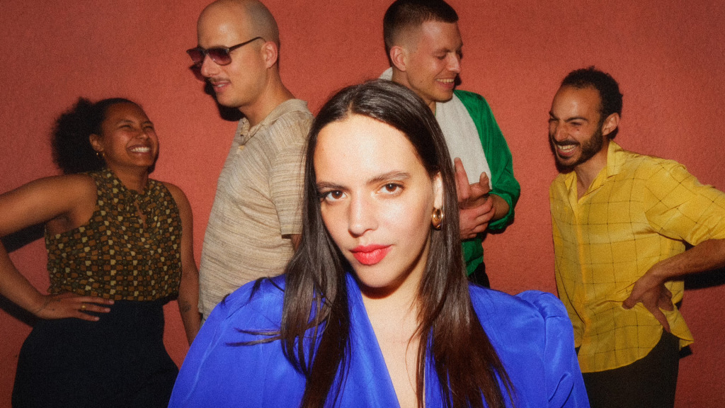 Bu Festival Bizim Açılış Konseri: Stella & The Longos
