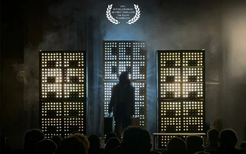 Çavdar Tarlasında Çocuklar "Mış" Tiyatro