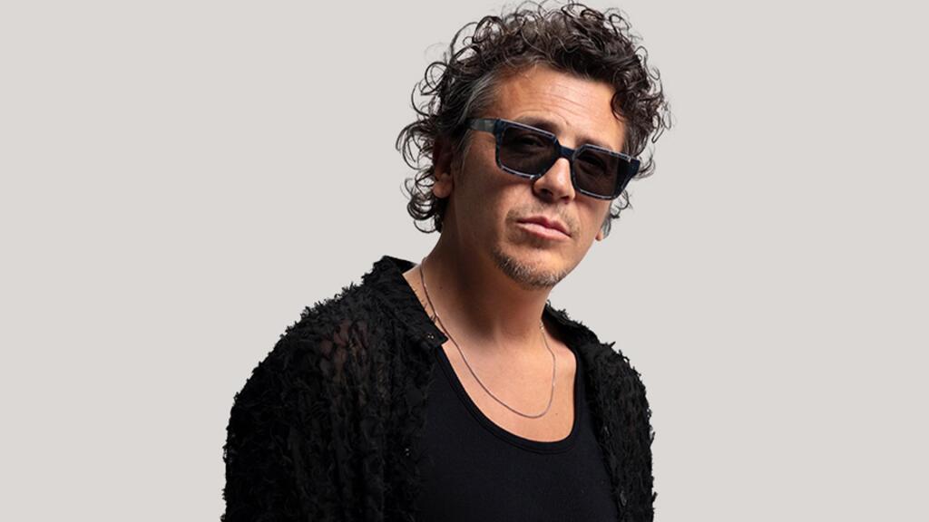 Ersay Üner - Aşka Yazılanlar