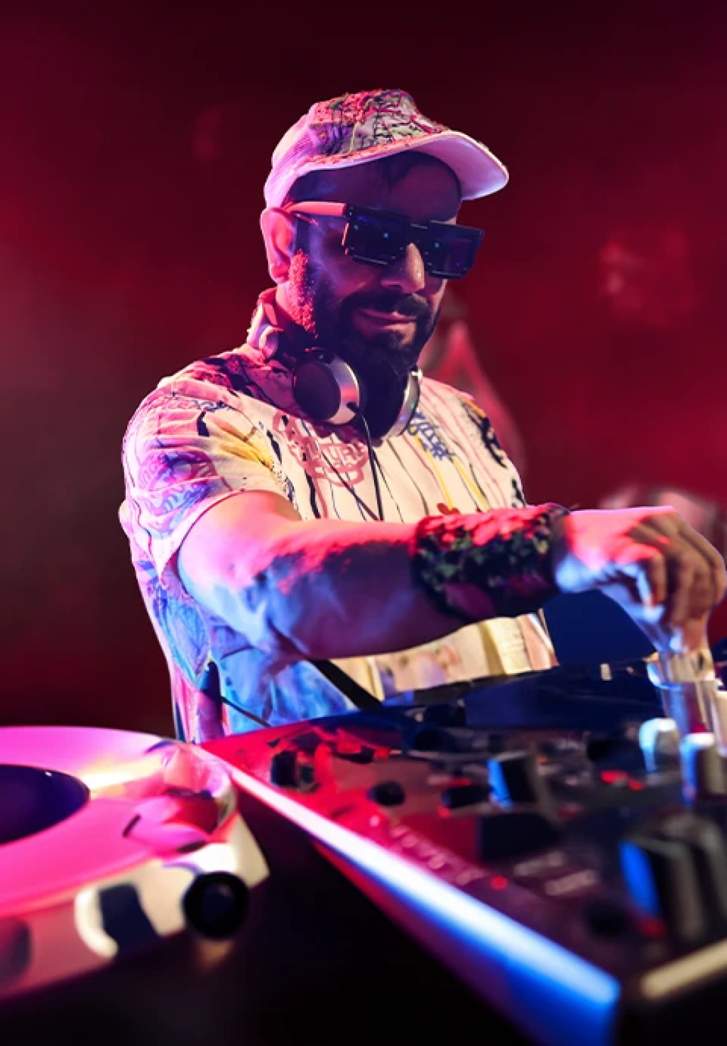 Hakan Küfündür ile 90'lar & 2000'ler Türkçe Pop Parti