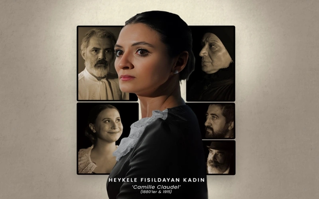 Heykele Fısıldayan Kadın