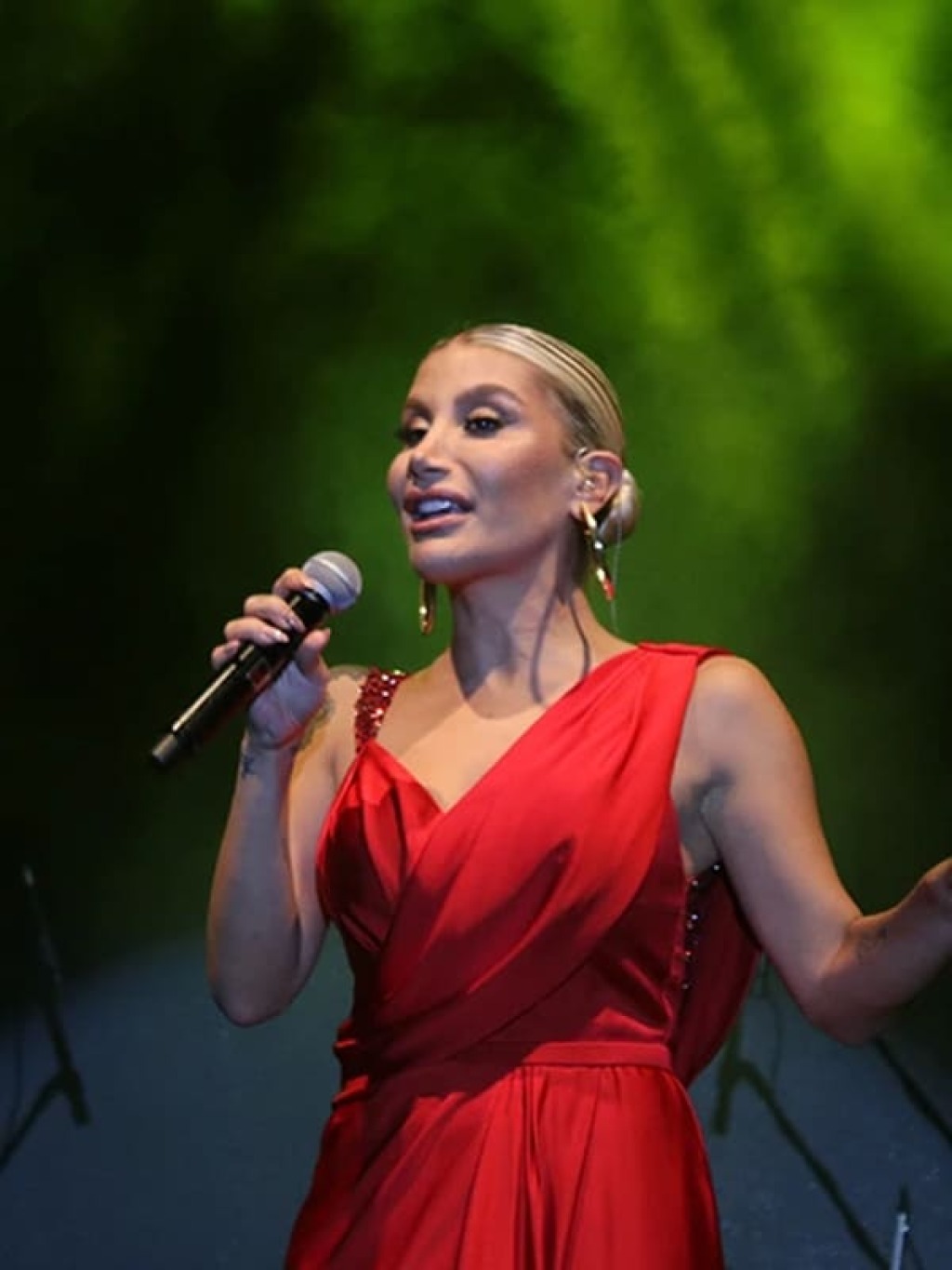 İrem Derici