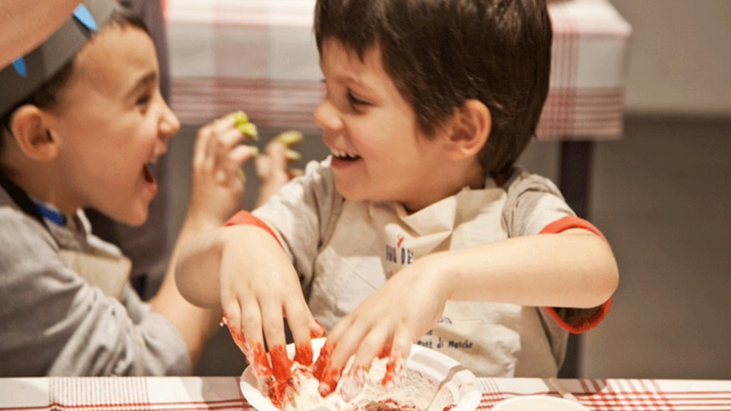 Minik Eller Pizza Yapıyor (5 - 9 Yaş)
