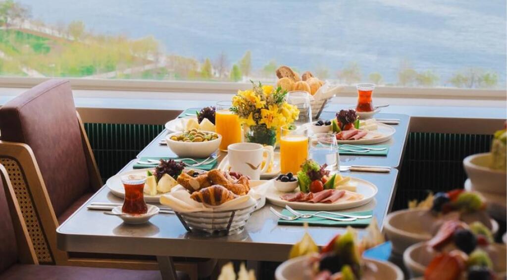 Sinan Uçan ile Anneler Günü’ne Özel Pazar Brunch’ı