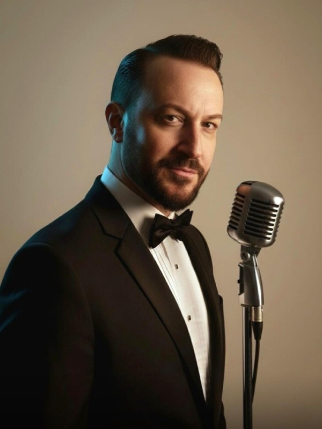 Zafer Çebi Orkestrası eşliğinde Sedat Yüce ve İzmir' in Kadınları Korosu